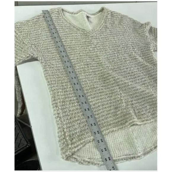 Kut From The Kloth Sweater Womens Small Gray V Neck Pullover Soft Knit Cozy Top - Picture 7 of 7